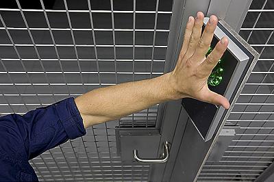 INTUS Handvenenscanner - per BioShare nach PSD2 in Banksysteme integrierbar