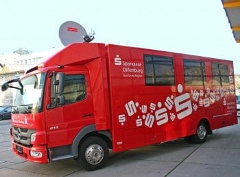 Der erste mobile Sparkassenbus, der von Telespazio VEGA Deutschland über Satellit ans Internet angeschlossen wurde Sparkasse Dillenburg
