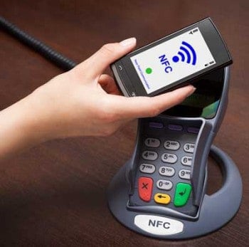 Bezahlen per NFC wird 2015 mainsrtream. Noch ist unklar, wer das Rennen macht.scyther5/bigstock.com