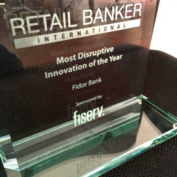 Parallel erhielt die Fidor Bank den "Most Disruptive Innovation of the Year"-Award von Retail Banker International.Fidor