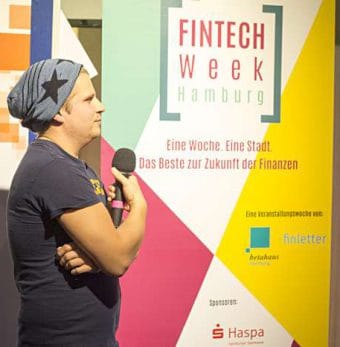 19_fintech-week-hamburg-2016_fintech-fuckup-night_credit-katrin-bpunkt6w7a4870_web-w700