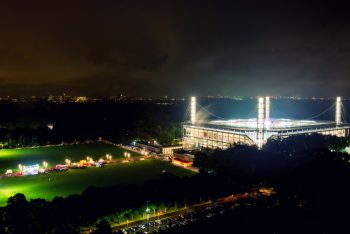 RheinEnergie-Stadion bei Nacht