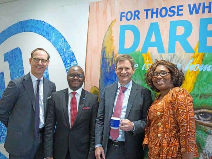 Oliver Bäte mit den anderen Offiziellen von Allianz AfricaAllianz