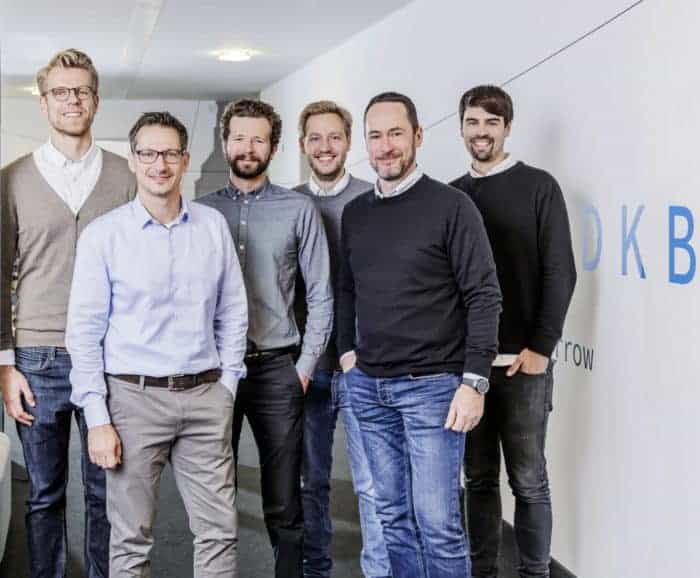 v.l.n.r. Konrad Maruszewski (Co-Founder Cringle), Alexander Lehsten (Geschäftsführer DKB Code Factory), Alexander Nehls (Co-Founder Cringle), Malte Klussmann (Co-Founder Cringle), Arnulf Keese (Chief Digital Officer DKB & Geschäftsführer DKB Code Factory), Joschka Friedag (Co-Founder Cringle) DKB