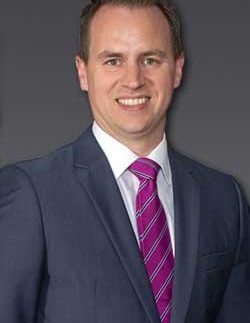 Dr-Marco-Kern-Vorsitzender-des-Vorstands-der-VR-Bank-Suedliche-Weinstrasse-Wasgau-250