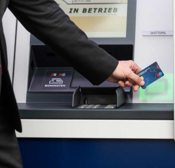 Die kontaktlose NFC-Bedienung beschleunige die Transaktionen. Kunden geben ihre Bankkarte nicht mehr aus der Hand und vergessen sie somit deutlich seltener.