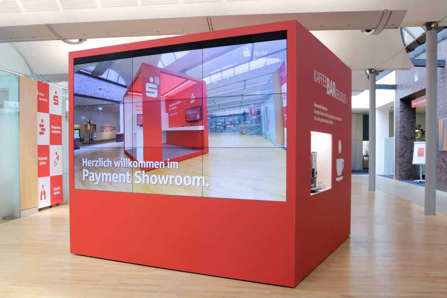 Bezahlen zum Anfassen - Förde Sparkasse eröffnet multimedialen Bezahllösungen-Showroom