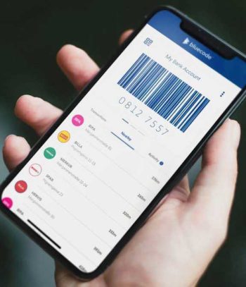 Per Bluescan-App wird der Barcode auf dem Kunden-Smartphone abgescant - damit ist dann bezahlt.