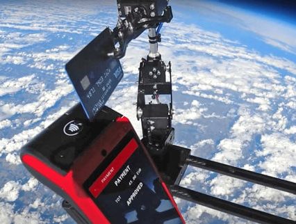 Mooncard schickt Visa-Karte mitsamt elektronischem Zahlungsterminal in die Stratosphäre