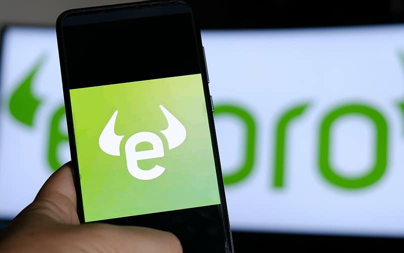 Plattform eToro implementiert Steuerreporting via EasyTax von Regnology