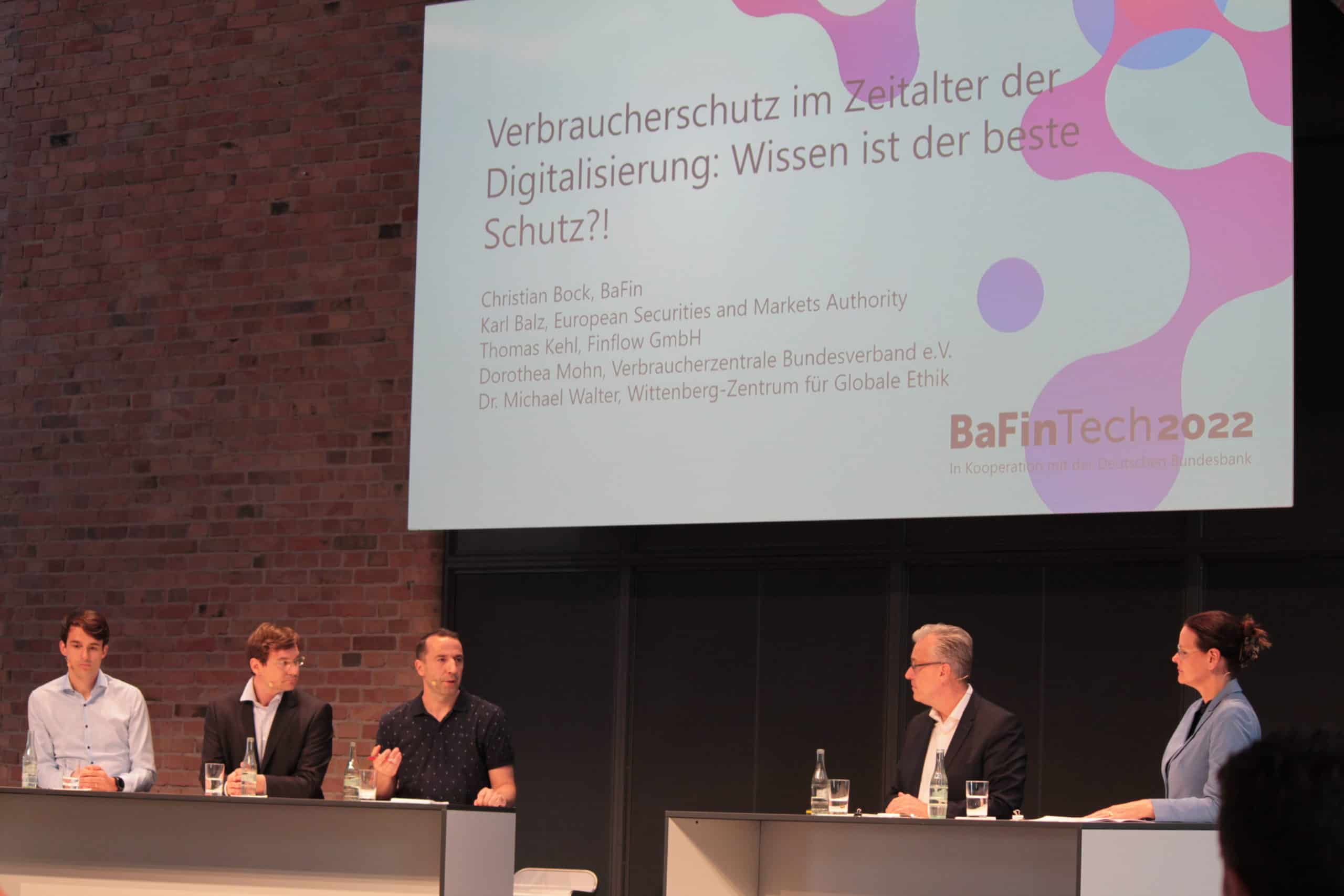 Panel zum Thema Verbraucherschutz auf der BafinTech 2022: Ziel ist der mündige Bürger