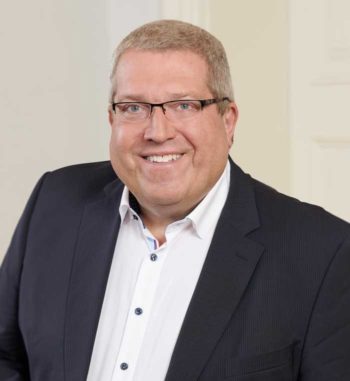 Über die Mastercard Co-Badge-Lösung: Donat Asbach, Vorstandsmitglied bei der Allgäuer Volksbank