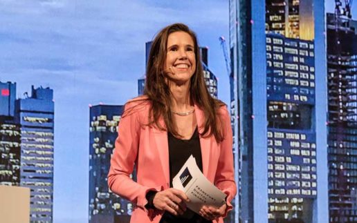 Corinna-Egerer,-Gründerin-und-Moderatorin-von-Frankfurt-Digital-Finance-700