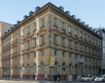 Am Firmensitz Frankfurt/Main schreitet die Umstellung der Banking-Software voran. <Q>Epizentrum / Creative Commons Namensnennung 3.0 Unported