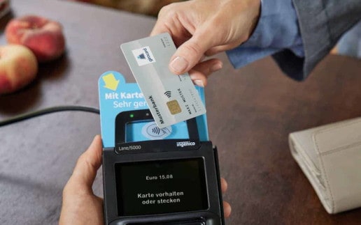 Debitkarten: Banken, Verbraucherschützer und Händler im Clinch