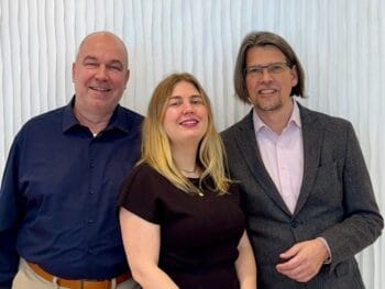 Zu sehen sind Martin Buth, Laura V. Schmid und Dr. Friedrich G. Zuther. Sie repräsentieren verschiedene Kompetenzen im Team der Stabsstelle Innovation.