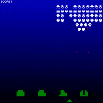 Das Bild zeigt eine klassische Spielszene aus dem Videospiel „Space Invaders“. Im oberen Bereich sind mehrere weiße, pixelartige Aliens angeordnet, während im unteren Bereich grüne Strukturen als Schutzbarrieren dargestellt sind. Ein roter Projektil wird von der unteren Spielfigur abgefeuert. Die Anzeige zeigt einen Punktestand von 7. Dieses Bild könnte als Easteregg „Space Invaders“ interpretiert werden, das nostalgische Erinnerungen an die Anfänge der Videospielkultur weckt.
