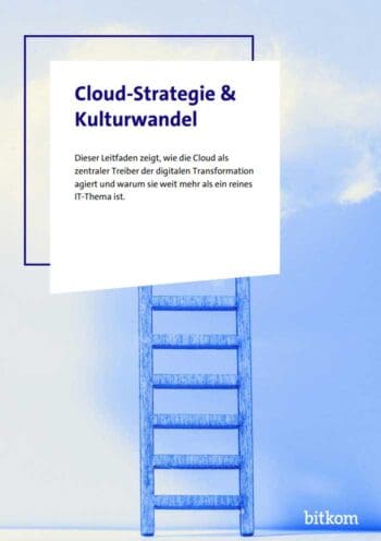 Der Cloud-Report von Bitkom thematisiert die zentrale Rolle der Cloud in der digitalen Transformation. Der Leitfaden hebt hervor, dass Cloud-Strategien weit über IT-Aspekte hinausgehen und kulturelle Veränderungen in Unternehmen fördern.
