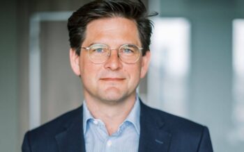 Peter Pohlschröder, Director und Co-Head Digitale Infrastruktur bei Hauck Aufhäuser Lampe Privatbank, ist auf dem Bild abgebildet. Er ist Experte für die Entwicklung von Rechenzentren und Geschäftsführer der HAL DataCenter D.