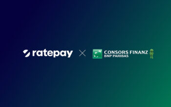 Ratepay und Consors Finanz Logos vor dunklem Hintergrund.