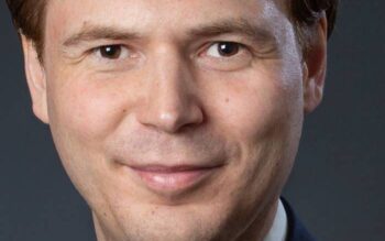Markus Fehn, Leiter Strategie und Innovation bei Chartered Investment, präsentiert sich in einem professionellen Porträt. Seine Expertise im Bereich Tokenisiertes Geld und digitale Integration spiegelt sich in seinem Ausdruck wider.