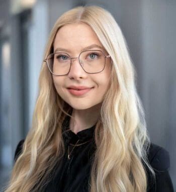 Alexandra Kerler ist Consultant bei zeb (Webseite) und Expertin für Digital Assets und Kryptowährungen.