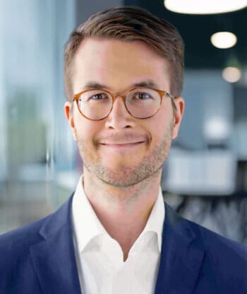 Julian Schmeing ist Partner bei zeb (Webseite) und Experte für Digital Assets, Kryptowährungen und DLT.