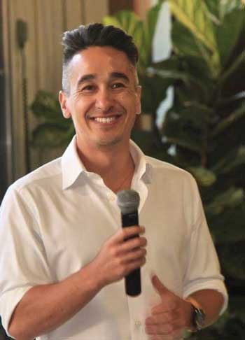 Randy Modos, President Payjunction, präsentiert eine innovative No-Code-Lösung für KI-gestützte Sprachzahlungen. Die Technologie ermöglicht Unternehmen, ihre Telefonzahlungen effizient zu skalieren und anpassbare Kundeninteraktionen zu integrieren.