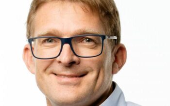 Volker Seyboldt, Director Solution Consulting bei ServiceNow, ist auf die Entwicklung und Integration von Low-Code-Anwendungen spezialisiert. Sein Team fokussiert sich auf innovative Lösungen zur Optimierung von Geschäftsprozessen.