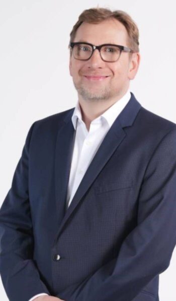 Holger Fischer beschäftigt sich mit Malware in Dokumenten.