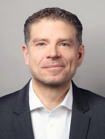 Bernd Niermann, Senior Manager bei Cofinpro, präsentiert die strategischen Ansätze zur Integration von EUDI in digitale Ökosysteme. Der Fokus liegt auf der Implementierung von eIDAS-konformen Signaturservern und der Anbindung an Trust Service Provider.