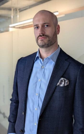 Mauro Quadroni, Legal- und Compliance-Experte bei BSI Software, reflektiert über die Herausforderungen des EU AI-Acts und FISA im Bankwesen. Der Einsatz von Künstlicher Intelligenz erfordert EU-Betrieb, E2E-Verschlüsselung und und eigenem KMS