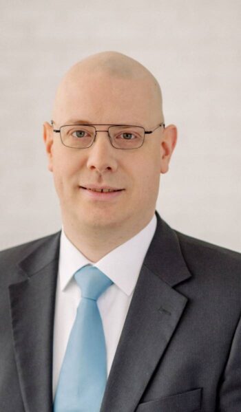Udo Schneider, Governance, Risk & Compliance Lead Europe bei Trend Micro, präsentiert die Bedeutung digitaler Zwillinge für die Cybersicherheit. Diese Technologien ermöglichen eine präzise Abbildung von IT-Umgebungen und fördern proaktive Sicherheitsstrategien.