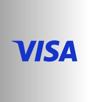 Das Bild zeigt das Logo von Visa in blauer Schrift auf einem hellen Hintergrund. Visa entwickelt eine neue technische Grundlage für den KI-Handel, um innovative Zahlungs- und Handelslösungen zu fördern.