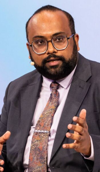 Dr. Ammar Younas befasst sich mit KI in der Kreditvergabe.