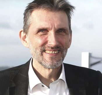 Horst Karaschewski, Leiter Anwendungsentwicklung bei HanseMerkur, äußert sich zur Rolle klassischer IT-Kernsysteme im Kontext der agentischen KI. Diese Systeme bleiben entscheidend für effiziente Vernetzung und intelligente Prozesse.