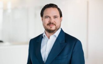 Oliver Scharf betreut Firmenkunden.