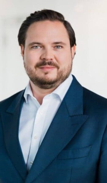 Oliver Scharf betreut Firmenkunden.