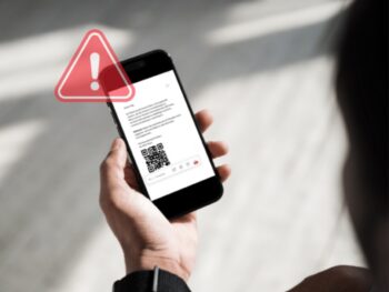 Ergo Quishing Grafik die ein Smartphone mit einem QR Code in einer Nachricht zeigt und mit einem roten Warndreieck vor gefahren warnen soll.