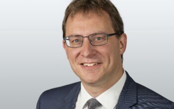 Christian Brunner, FI-TS, erklärt wie die dwpbank ihre zentrale Plattform WP3 in eine cloudnative Infrastruktur transformiert. <q>FI-TS</q>