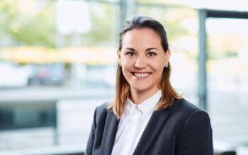 Korinna Aschauer macht sich über den CO2-Fußabdruck von Geldautomaten Gedanken