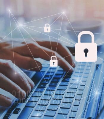 Eine Hand tippt auf einer Laptop-Tastatur, umgeben von grafischen Elementen, die digitale Sicherheit symbolisieren. Das Bild verdeutlicht die Aktivitäten des Deutschen Schutzportals zur Aufdeckung potenzieller Betrugsversuche und zur Gewährleistung von Sicherheit im Internet.