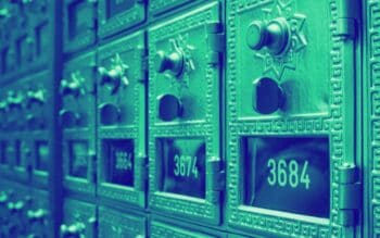 Bitkom Beitragsbild zum Thema Cybersecurity zeigt altmodische Bankschließfächer.