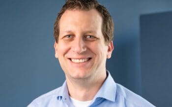 Dr. Christoph Reiners, Experte im Bereich Technology and Operations Management, betont die Bedeutung von FIDA für Unternehmen im Kontext von Open Finance. Seine Expertise unterstützt die Diskussion über Kundenbindung und Datenmanagement in der Finanzbranche.