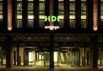HDI Logo an Koelner Filiale bei Nacht