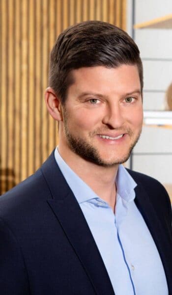 Christian Böhrer, Leiter Zahlungsverkehr bei ING Deutschland, präsentiert die erfolgreiche Implementierung von VOP ING Problemlos. Seine Verantwortung umfasst die strategische Weiterentwicklung und operative Steuerung aller relevanten Payment-Themen.