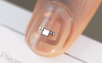 Smart Chip - digitales Bezahlen per Fingernagel mit Technik von Infineon und Digiseq