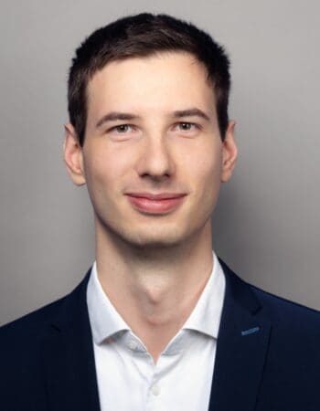 Lars Semmler, DekaBank, erklärt, dass die Deka mit dem S-Invest Manager die digitale Plattform für den gesamten Wertpapiervertriebsprozess für die Sparkassen entwickelt hat <q>DekaBank