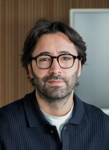 Okay Güler, Cloudyrion, erklärt, dass NIS2 im Finanzsektor wie ein technischer Stresstest für bestehende Sicherheitsarchitekturen wirkt <q>Cloudyrion 