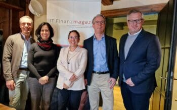Im Rahmen des Roundtables diskutieren Fachleute über BNPL-Strategien. Abgebildet sind (v.l.n.r.) Gerrit Meier (Chief Commercial Officer, Hanseatic Bank), Dr. Zuzana Hebestreit (Produktmanagement, Consorsbank), Dunja Ko